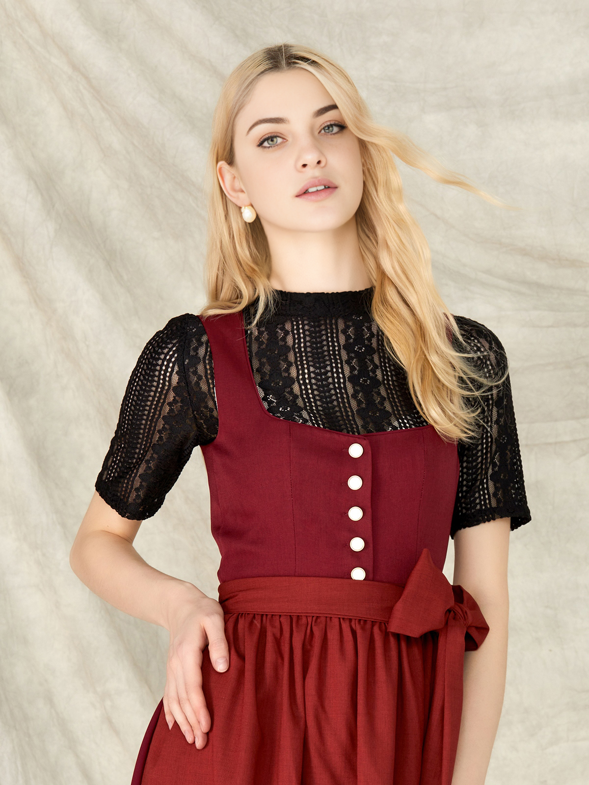 Dirndl mit gelber Weste