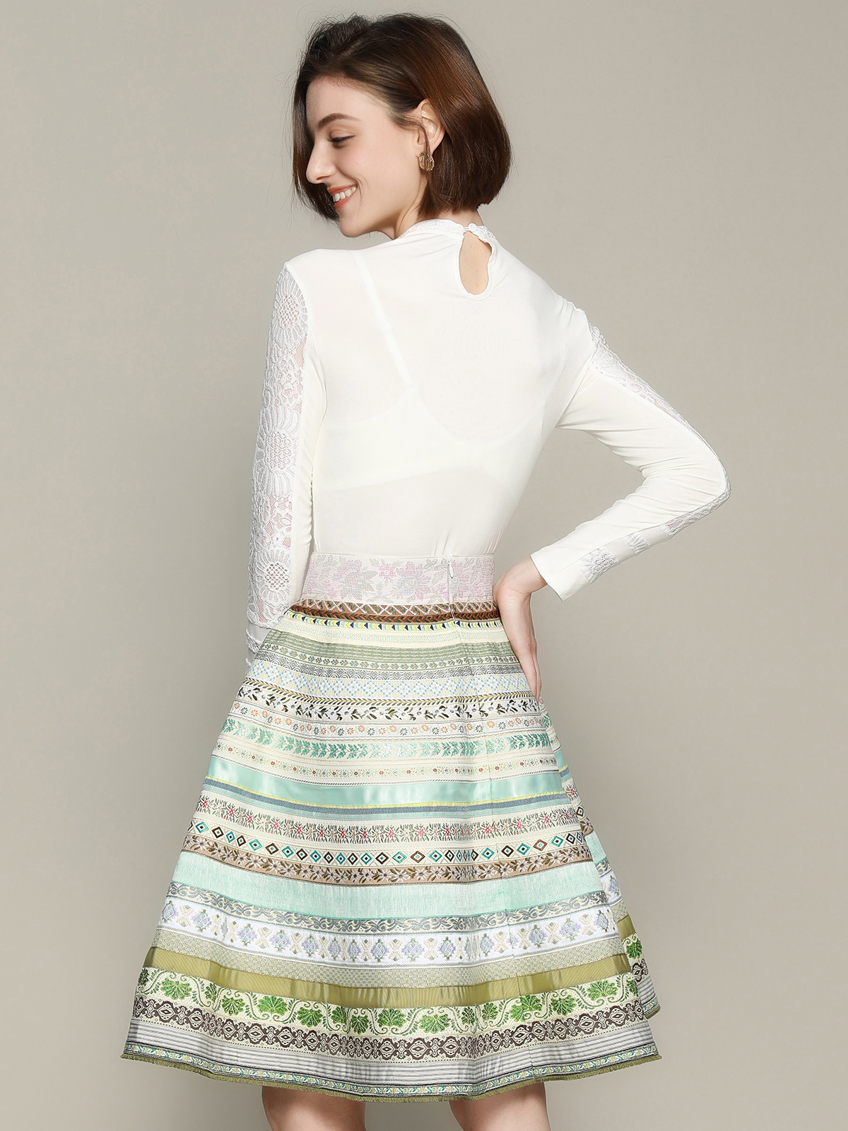 Dirndl beige braun mit grüner Schürze