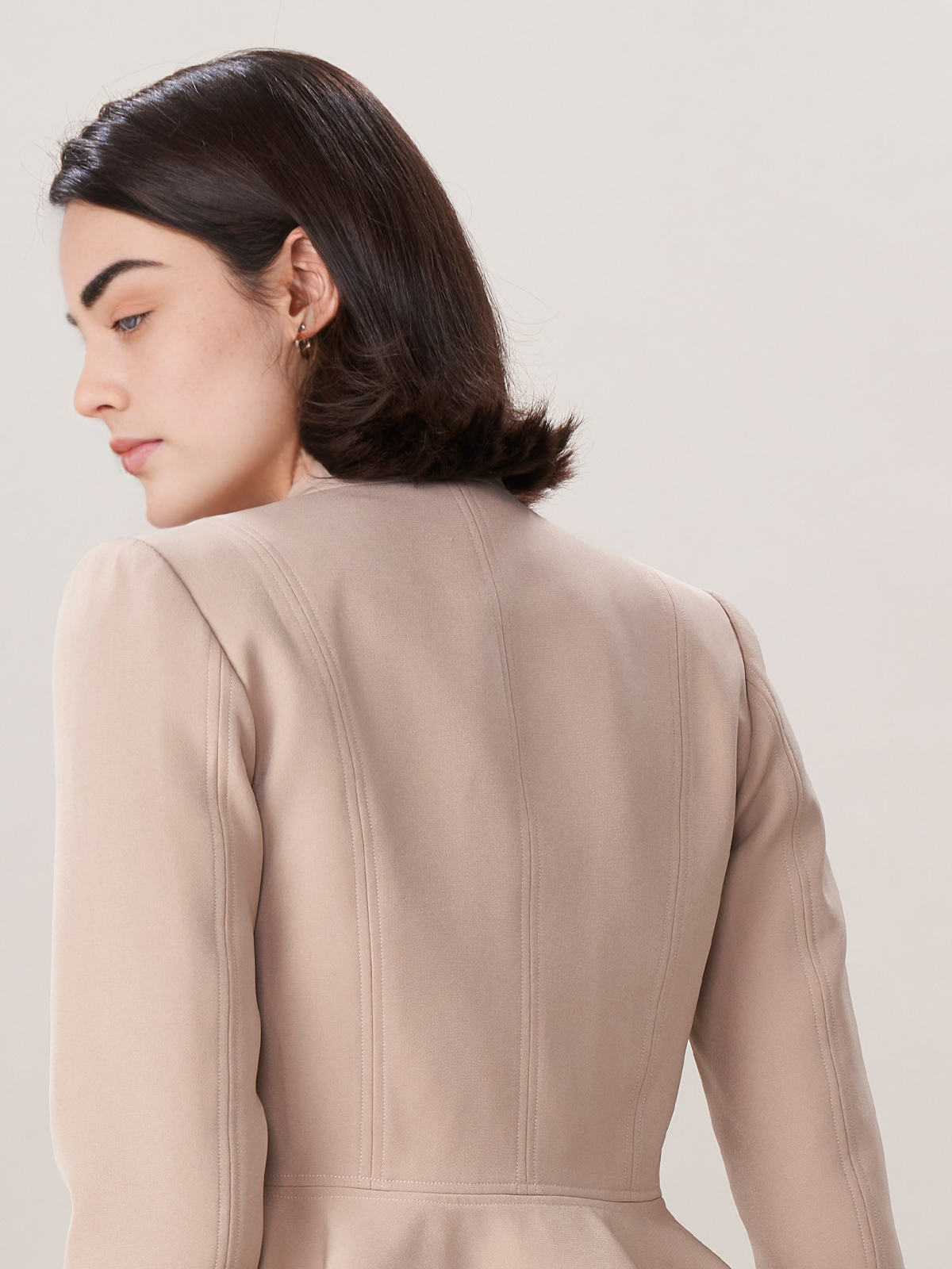 Dirndl mit brauner Jacke