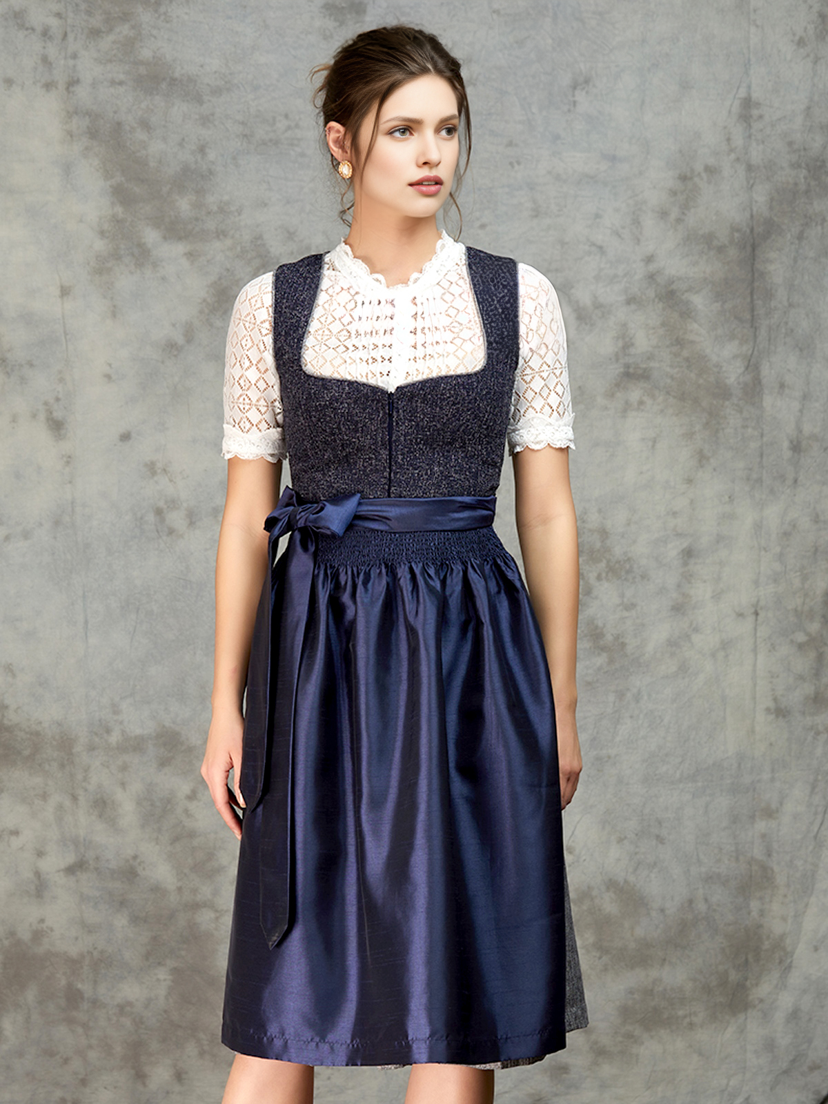 Trachtenbody Weiß mit Dirndl