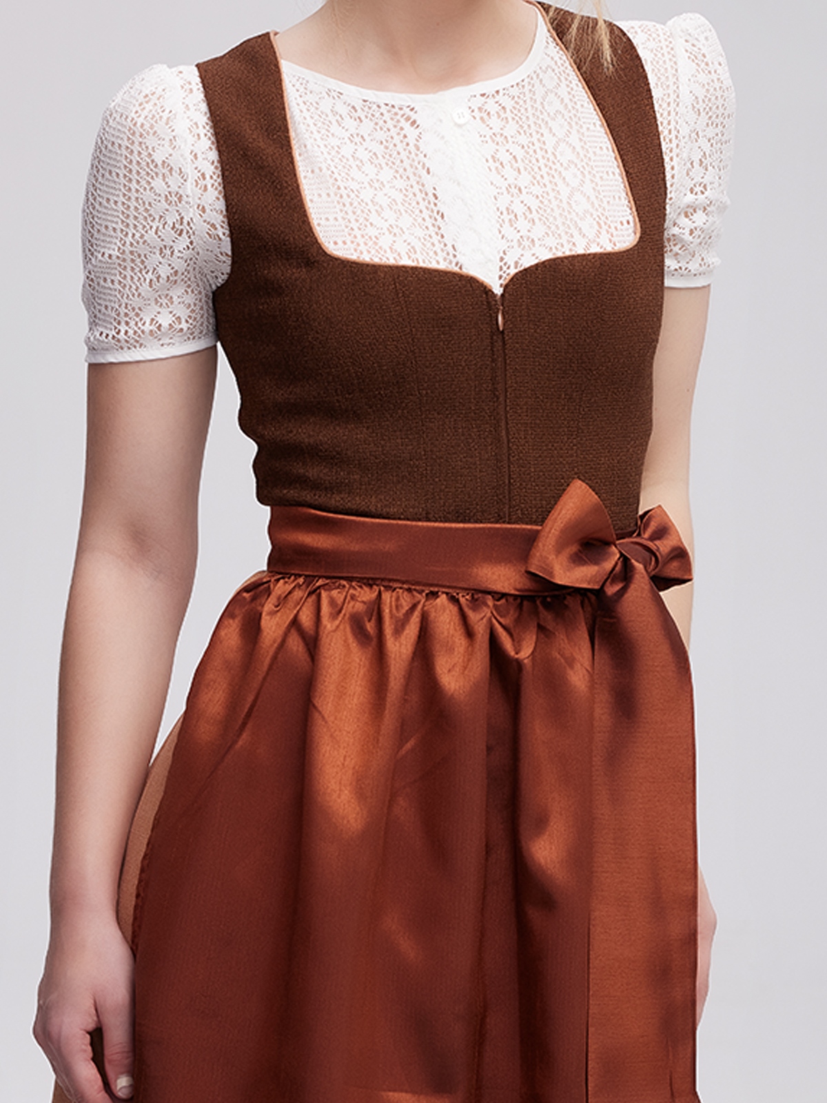 Dirndlbluse halbarm in Braun