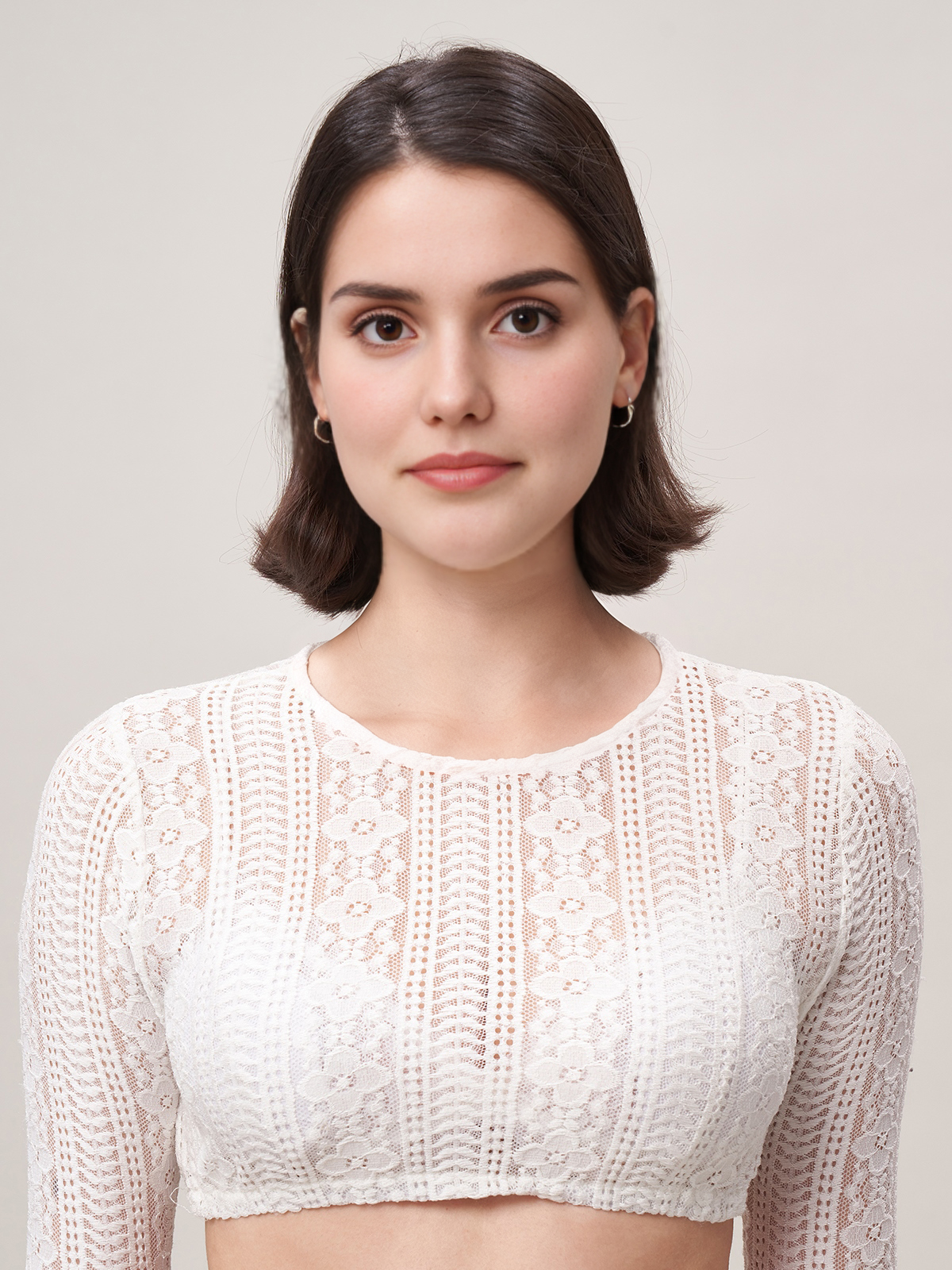 Elegantes rotes Samt-Dirndl mit weißer Bluse