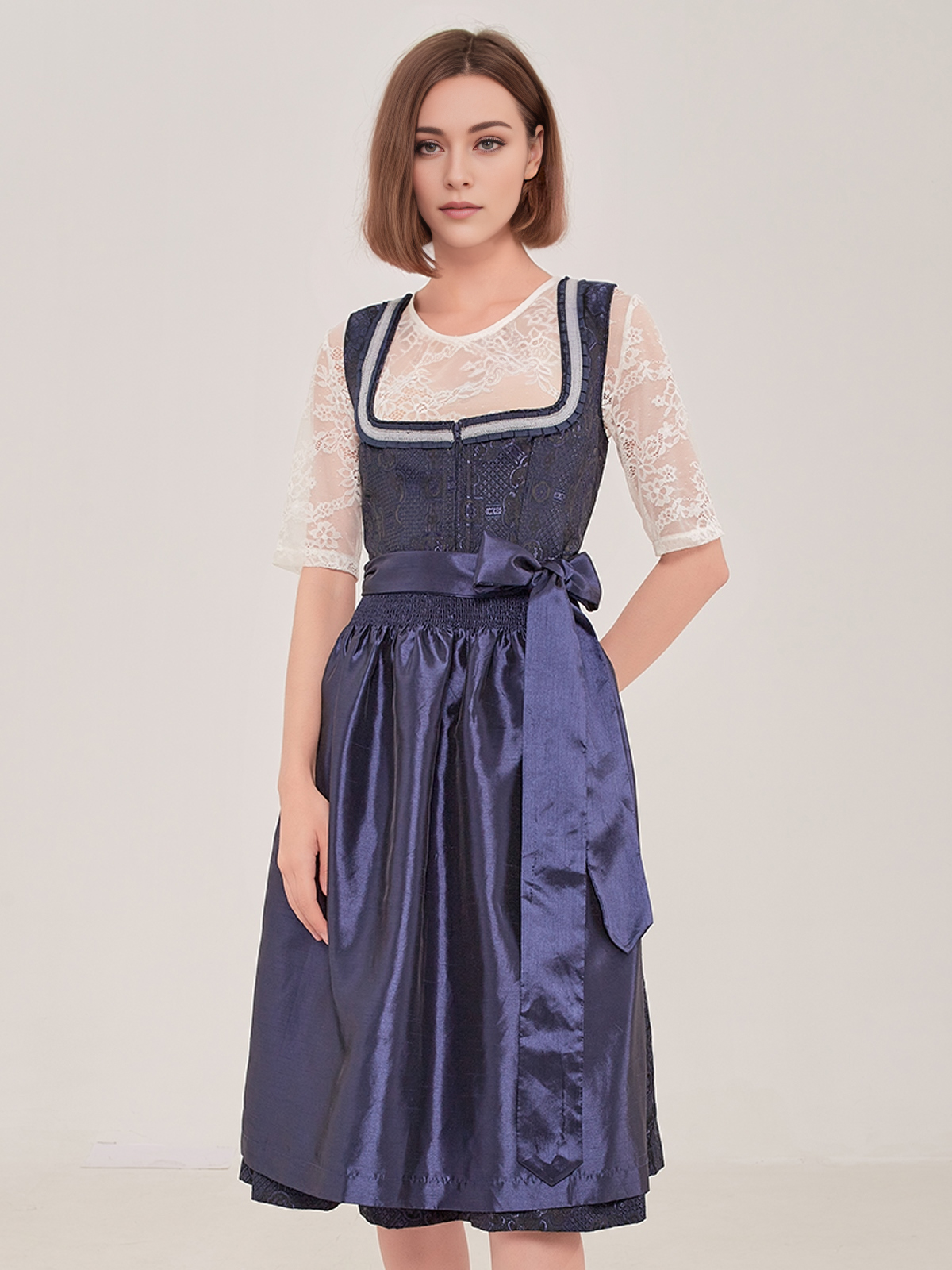 Dirndl Salbeigrün in eleganter Ausführung