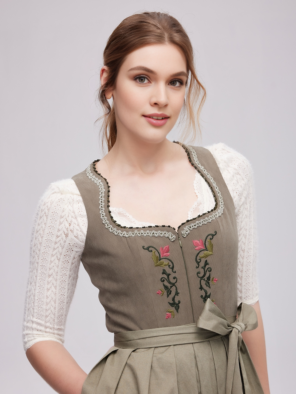 Moderne Dirndl in Grün – perfekt für den Alltag und besondere Anlässe