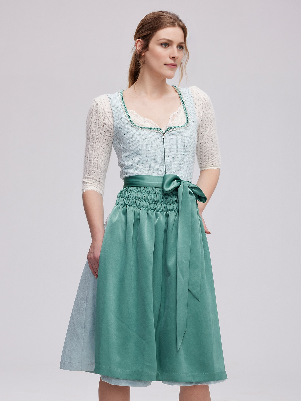 Moderne Dirndl-Kleider in Grün