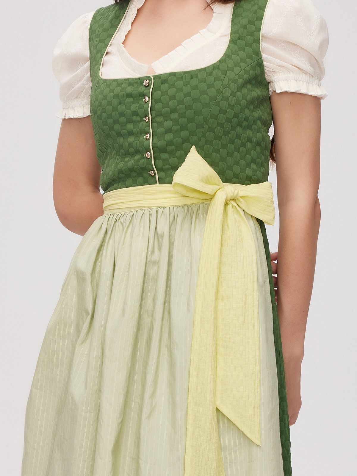 Dirndlbluse in Grün