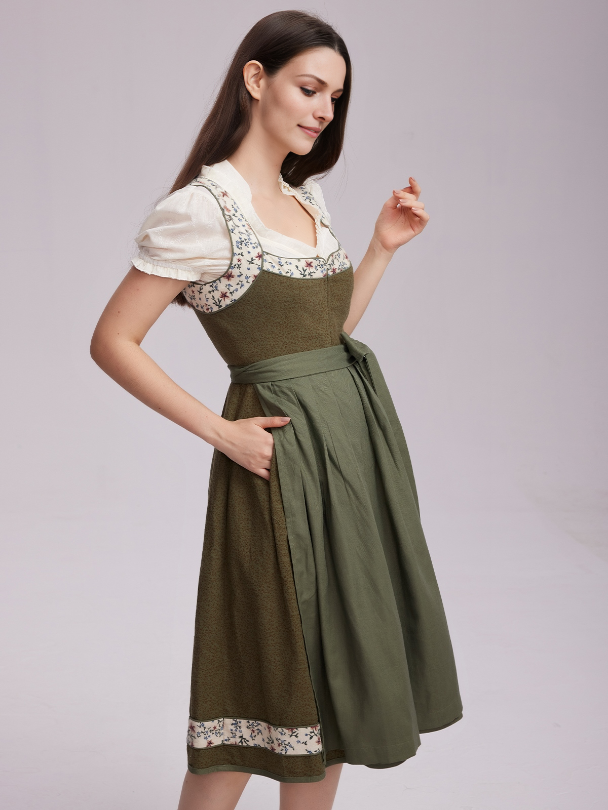 Modernes Dirndl in Grün