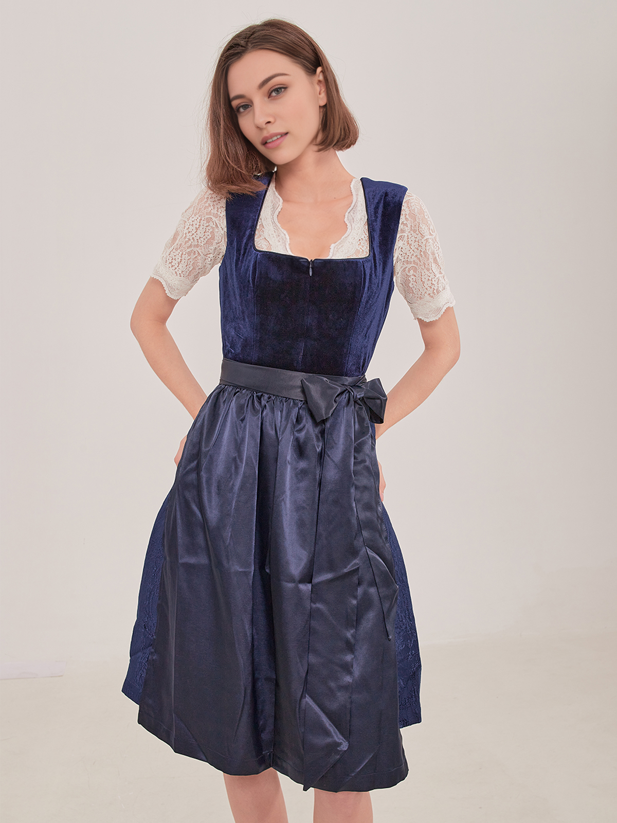 Grünes Samt Dirndl – Eleganz in Perfektion