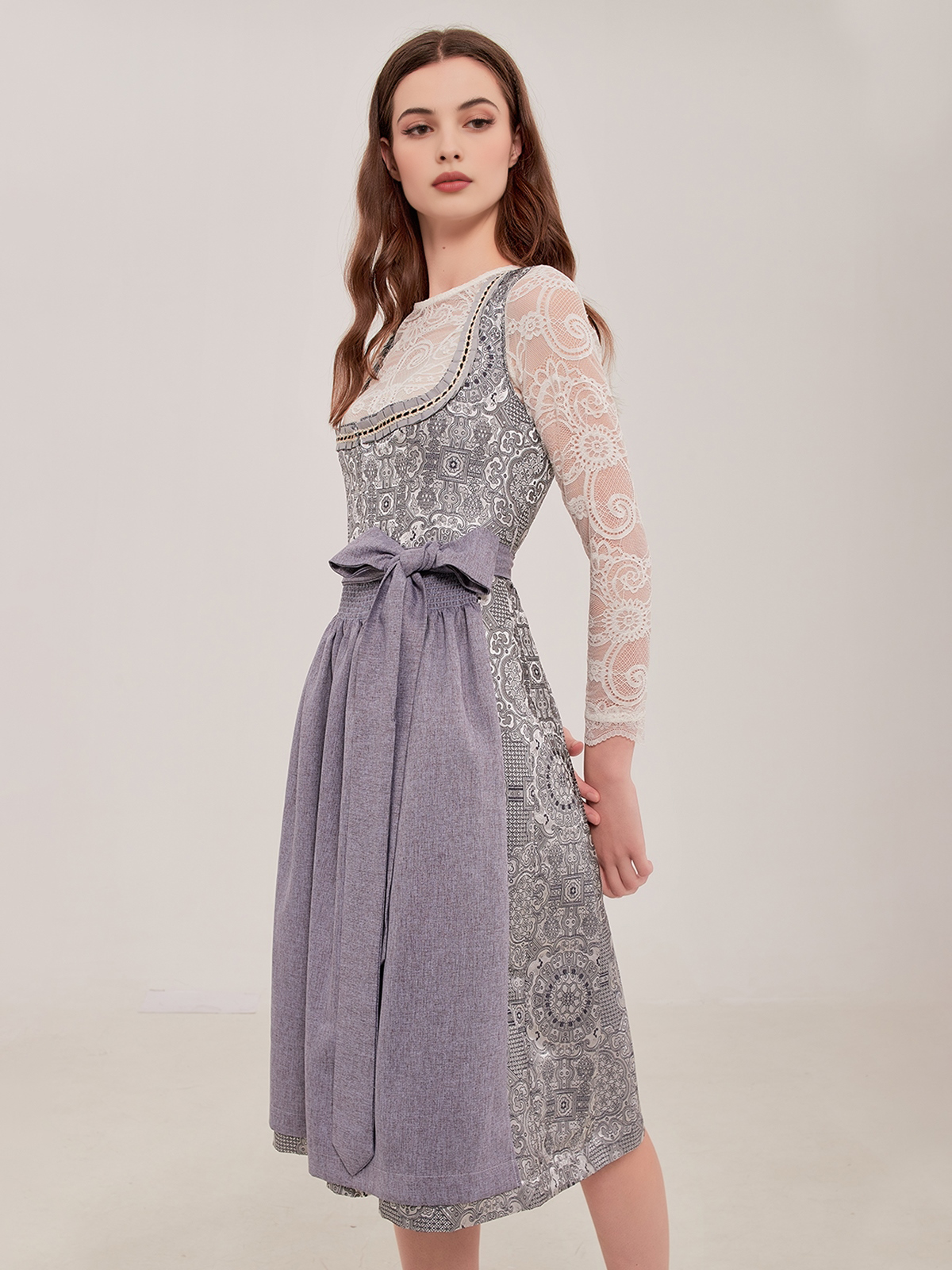 Dirndl samt blau in eleganter Ausführung