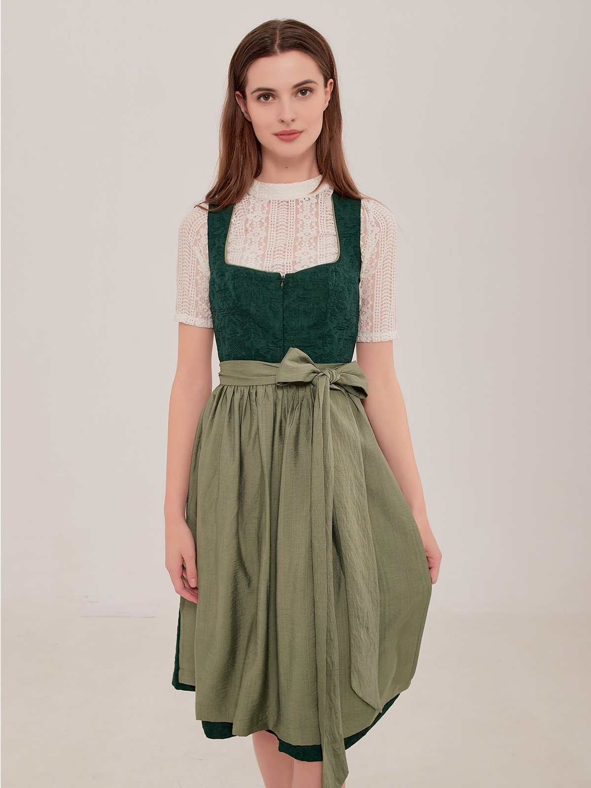 Dirndl in Grün – Elegant und traditionell