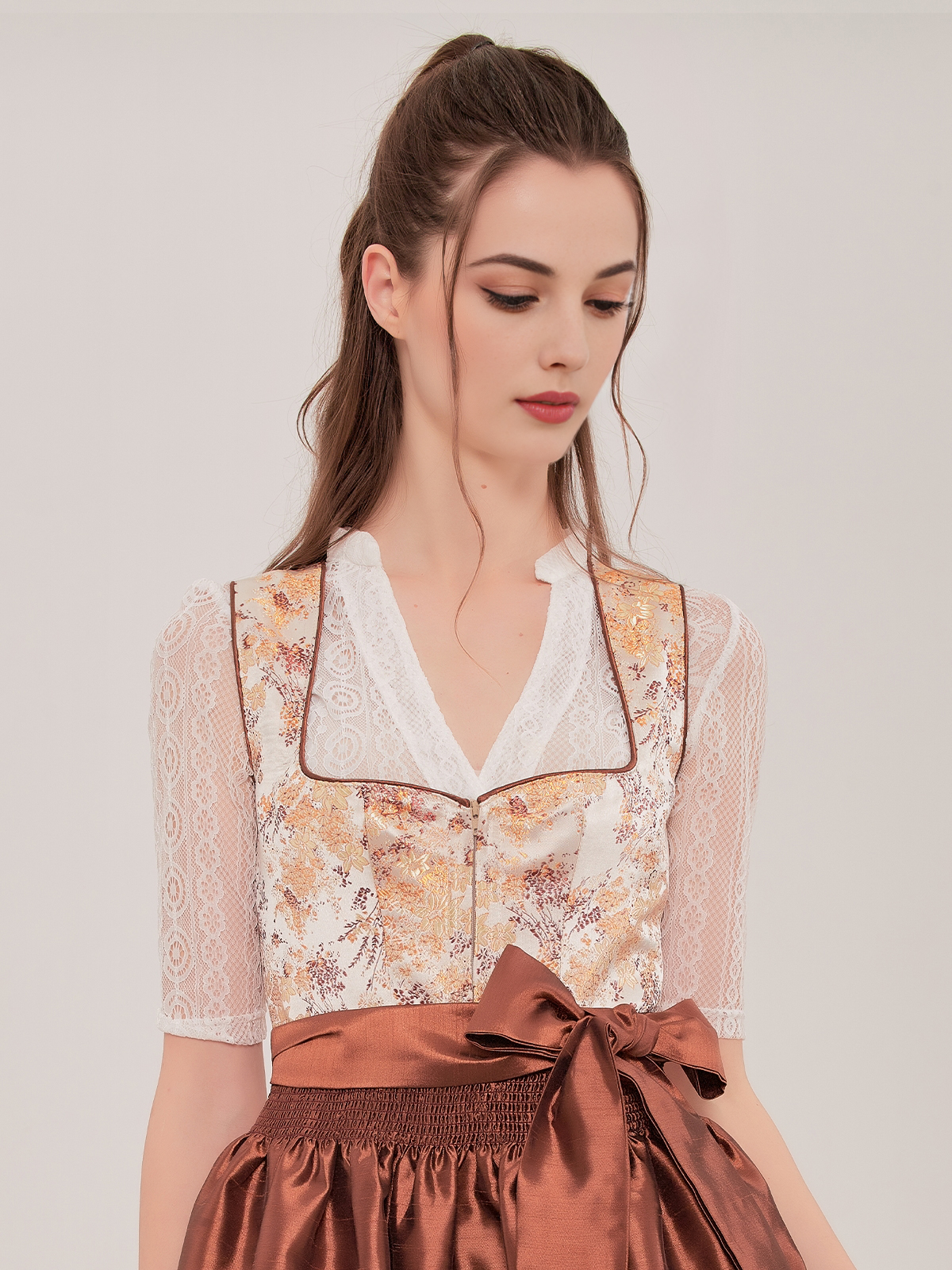 Dirndl Grün Schlicht in eleganter Ausführung