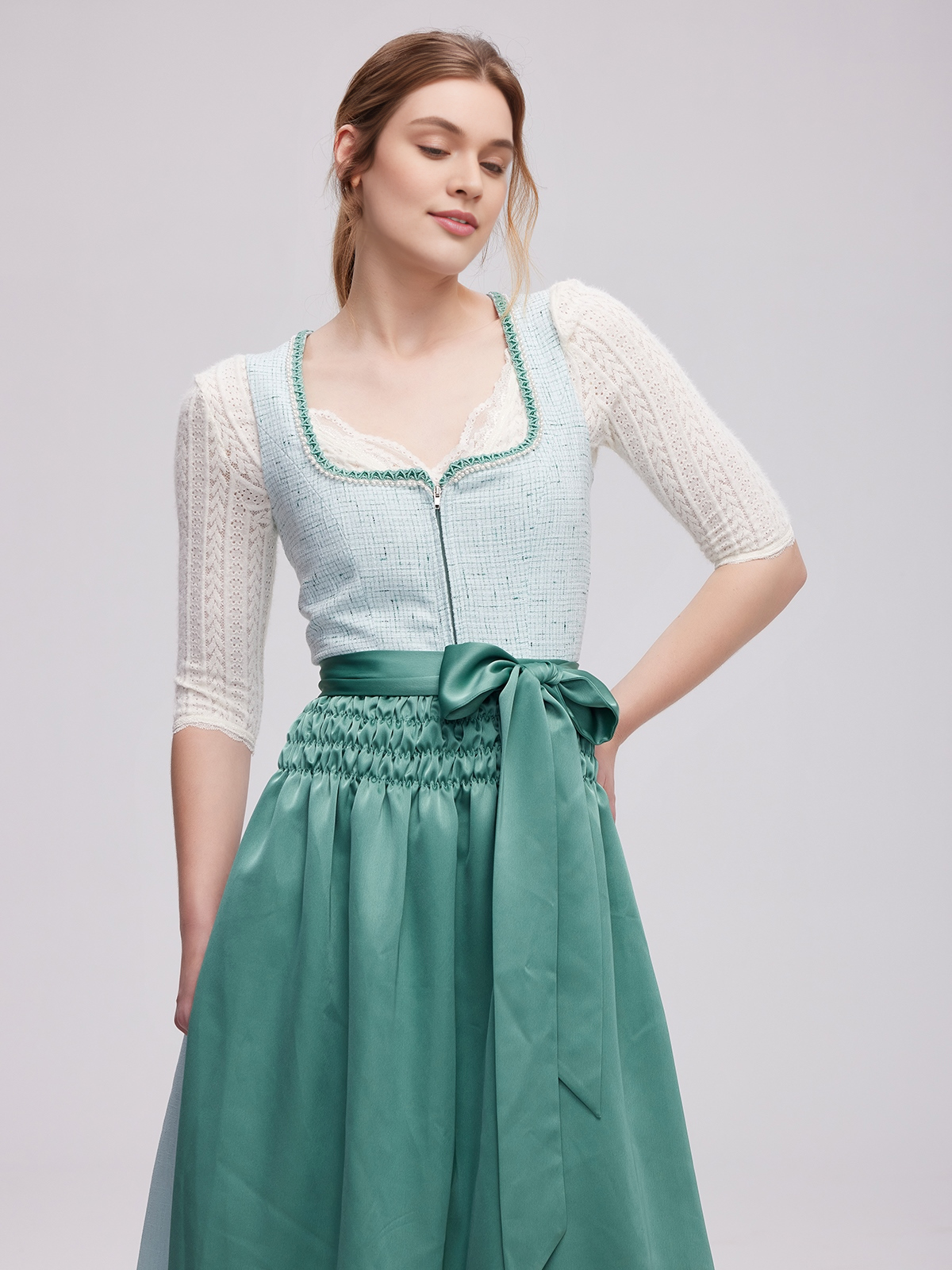 Grünes Dirndl Samt in eleganter Ausführung