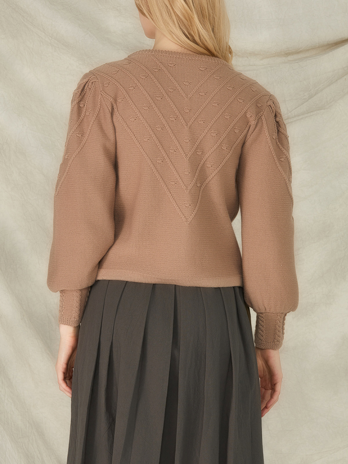 Traditionelles Dirndl in Braun