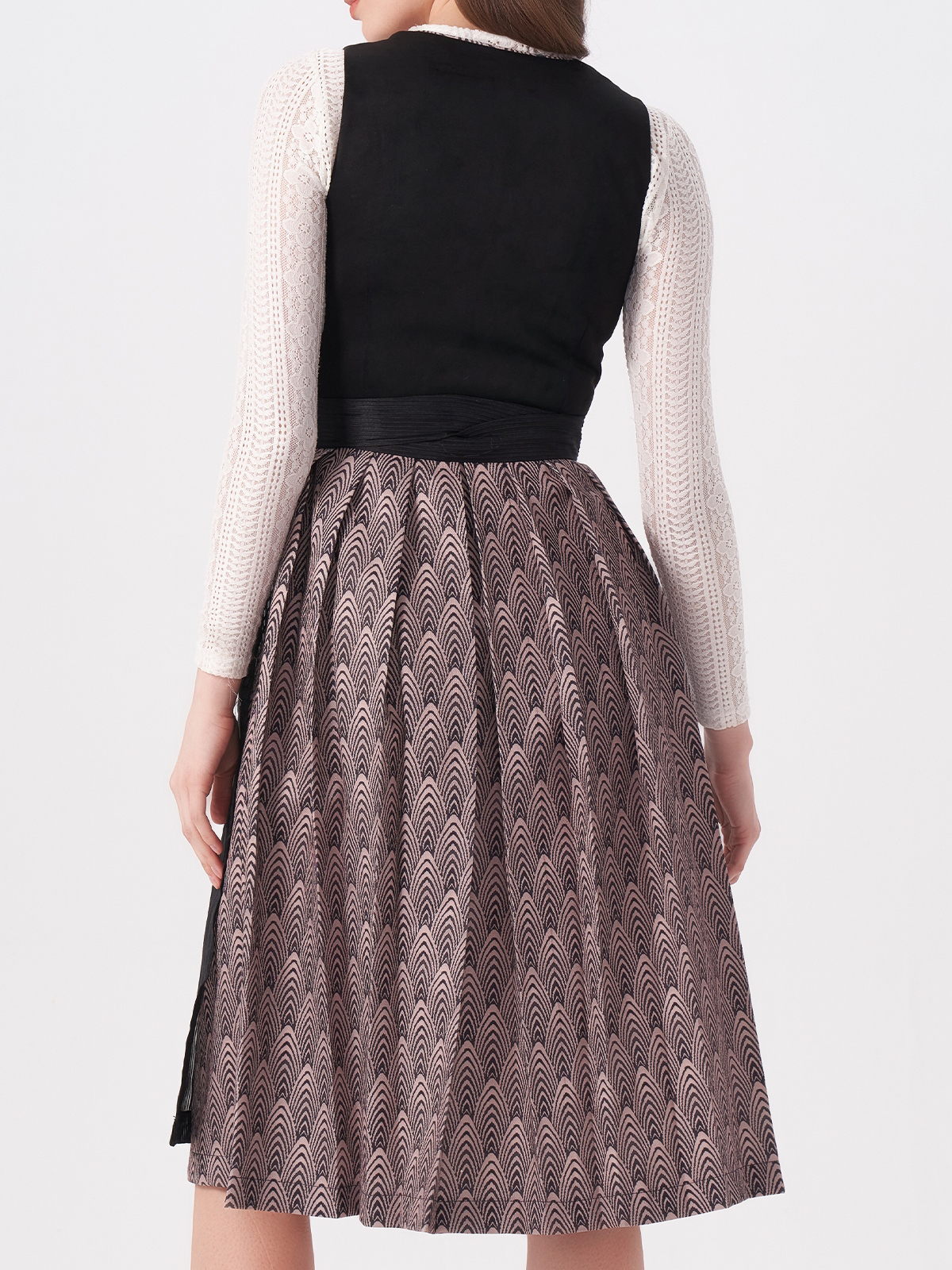 Geschlossene Dirndlbluse in Schwarz mit Spitzenbesatz