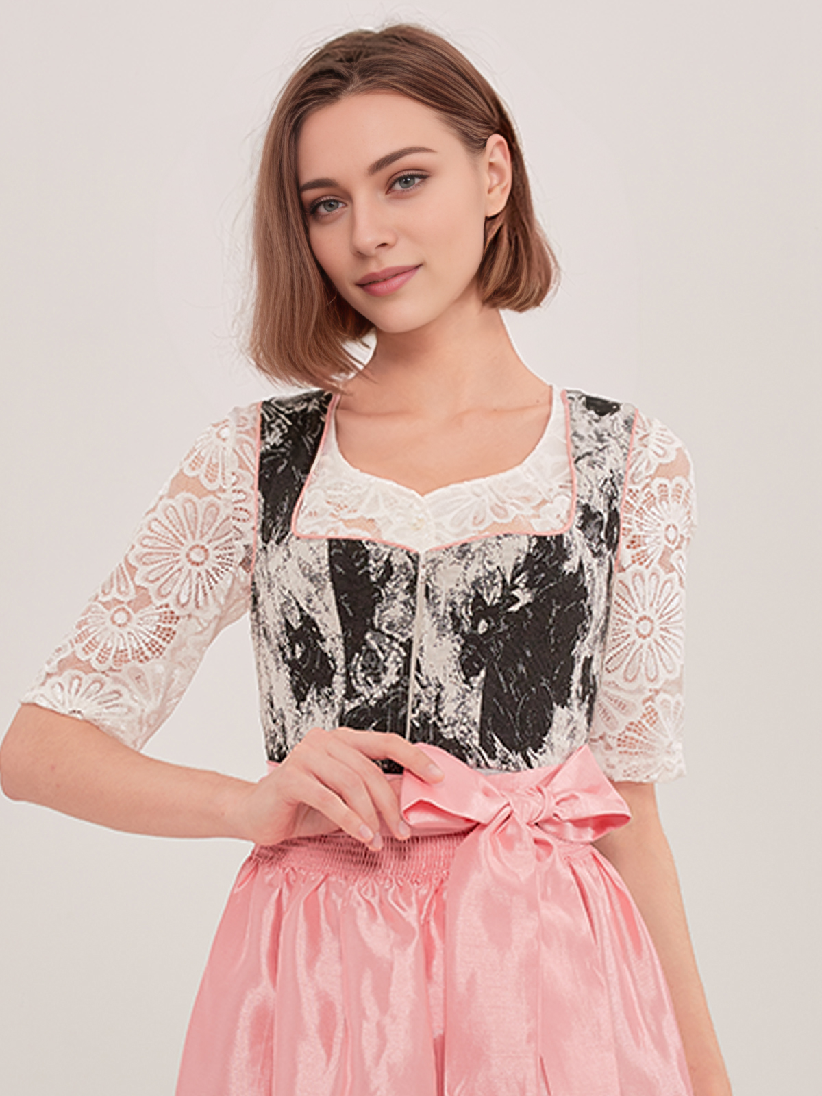 Modernes Dirndl in Schwarz