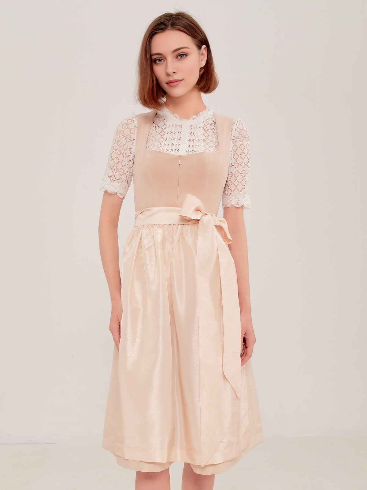 Dirndl Beige Blau – Eleganz und Tradition
