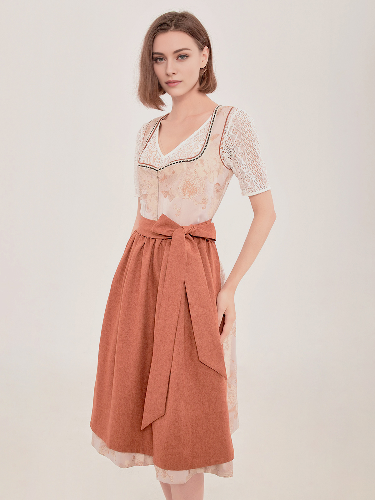 Samt Dirndl Rot in klassischem Design