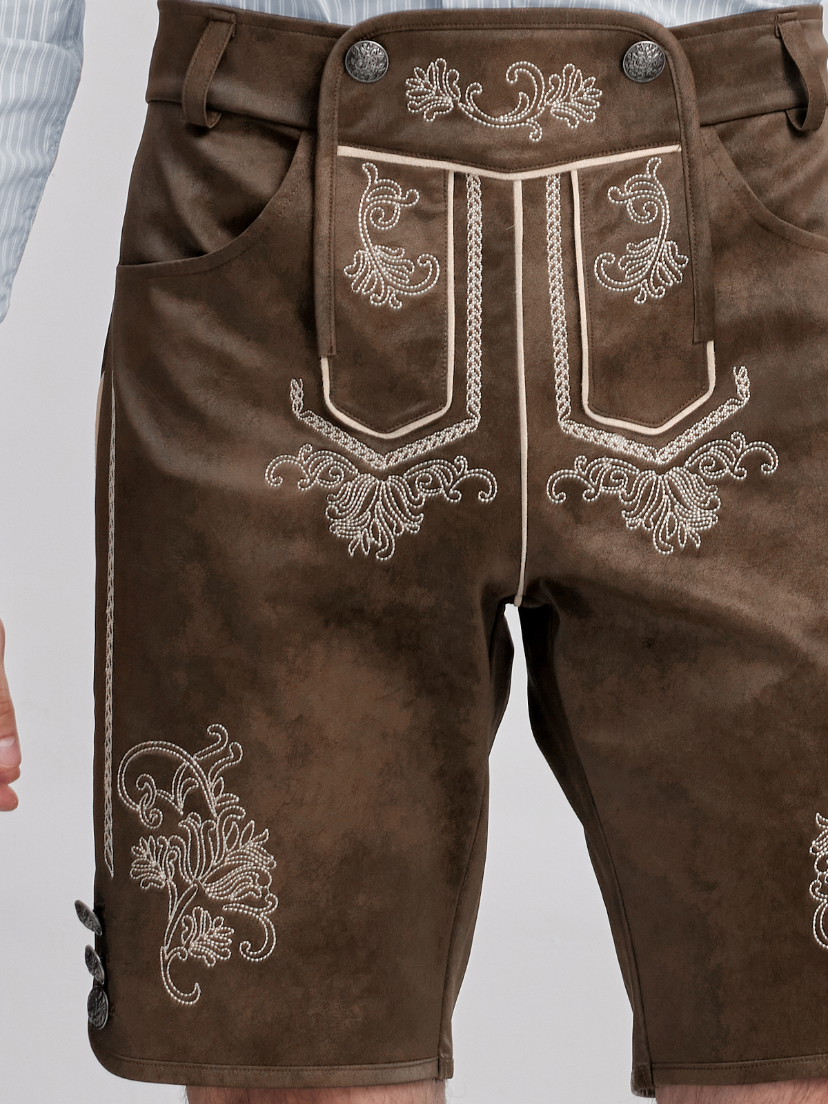 Modernes Dirndl in Braun