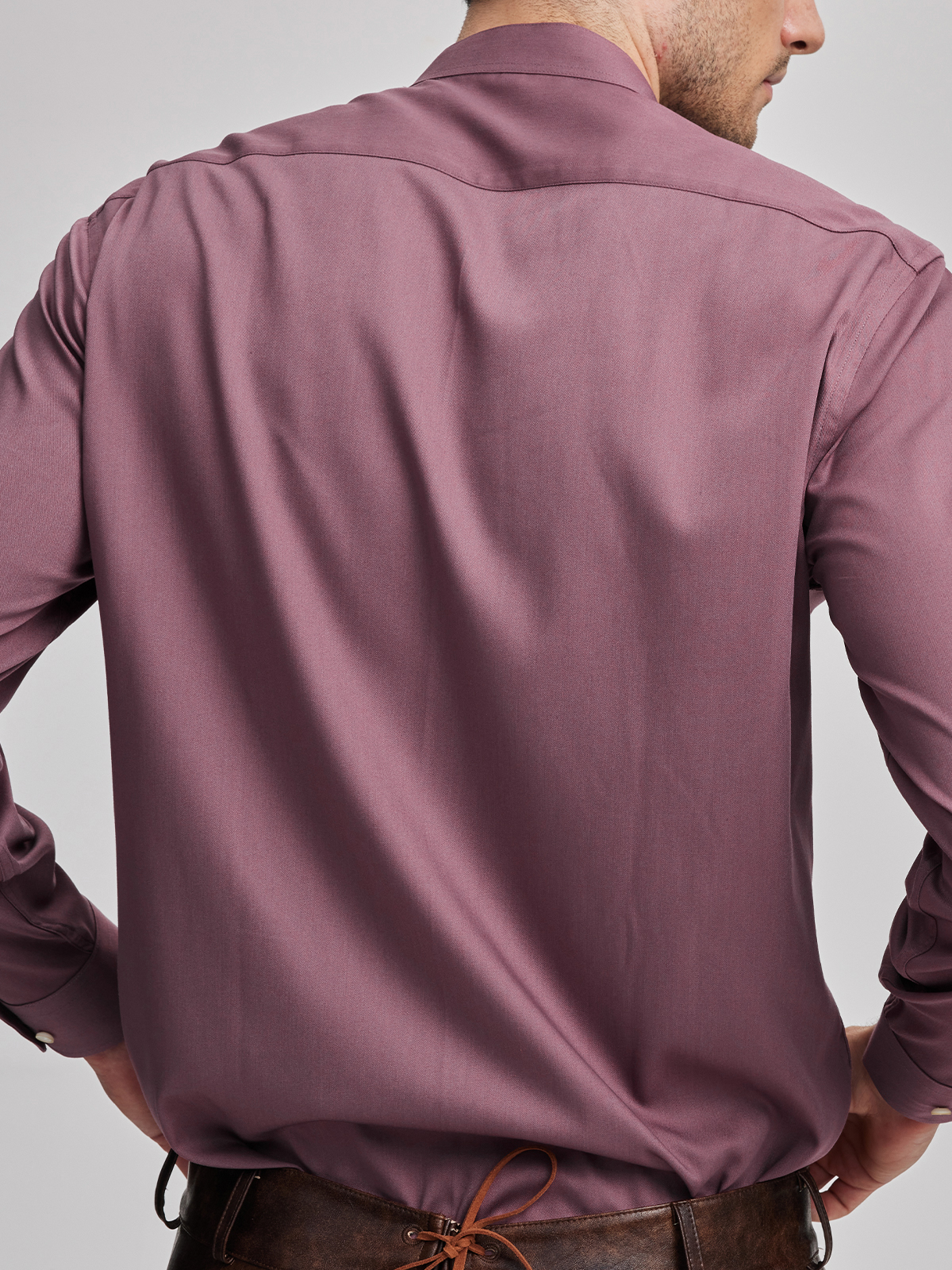 Traditionelles Dirndl in Rosa