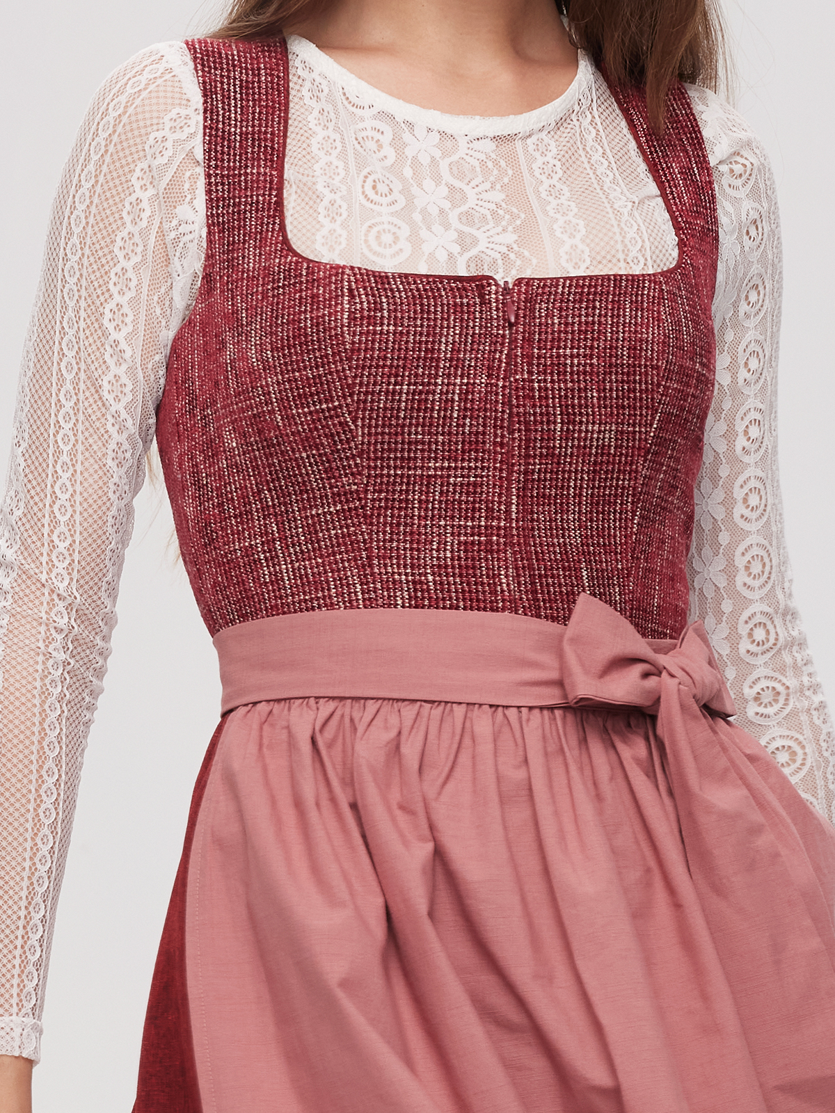 Dirndl in Rot mit 70 cm Rocklänge