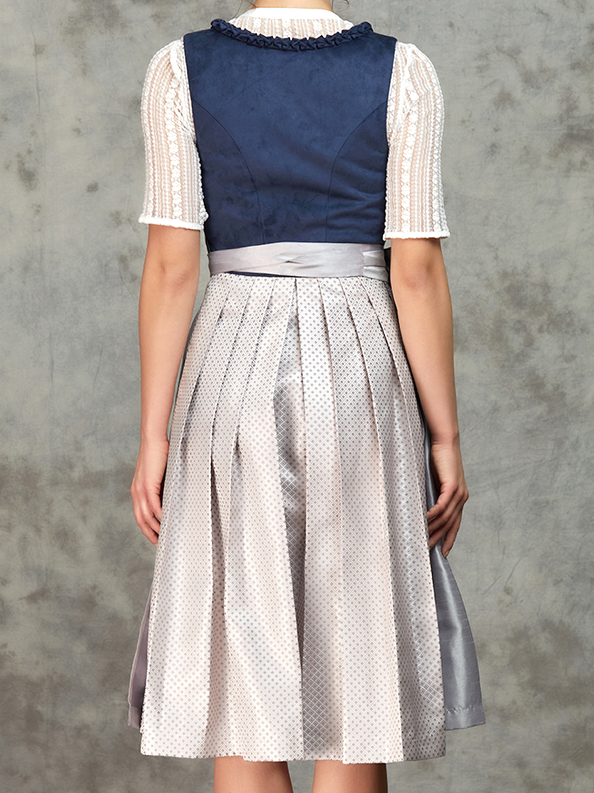 Modernes Dirndl in Blau