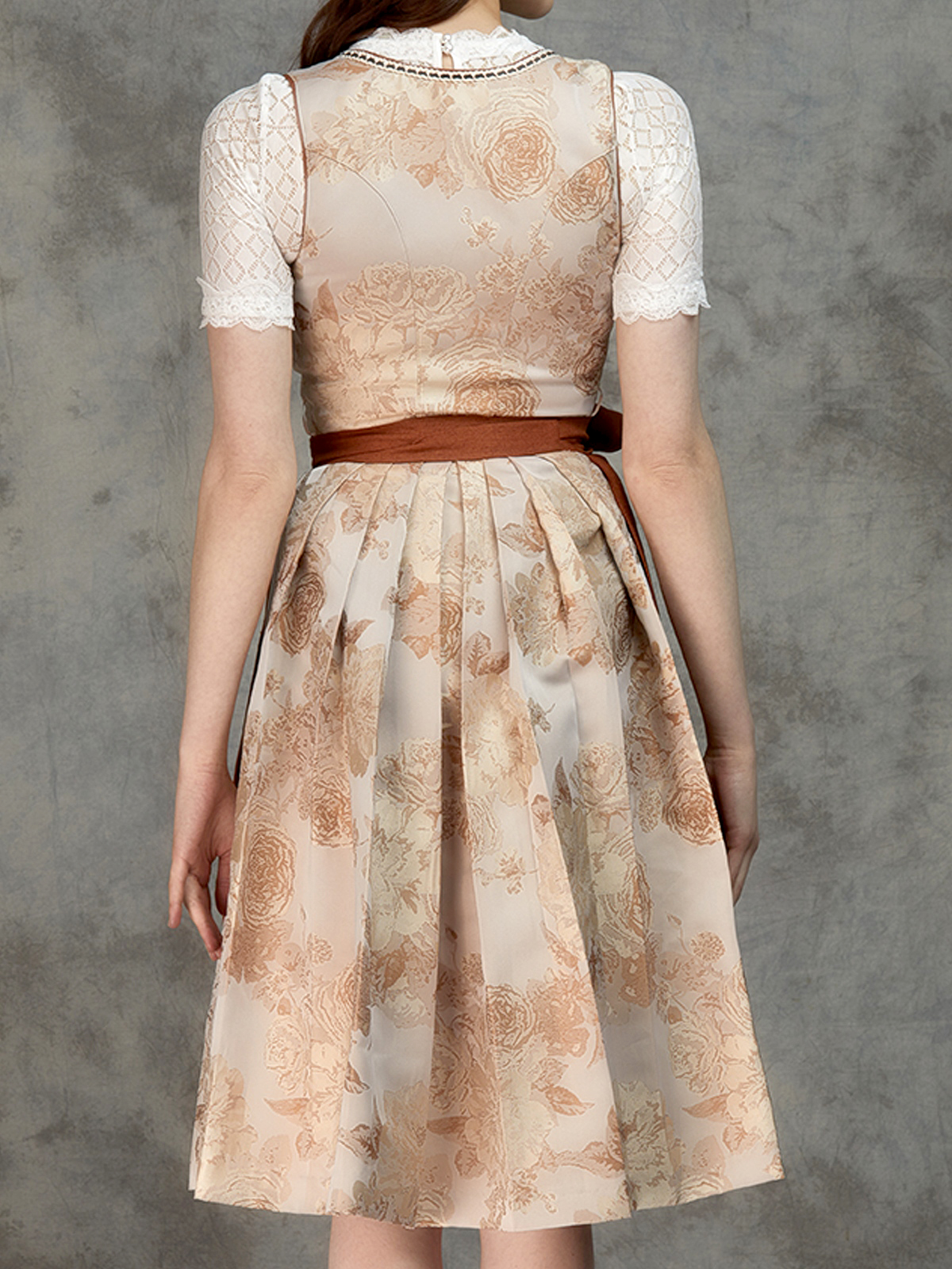 Dirndl in Braun mit V-Ausschnitt-Bluse