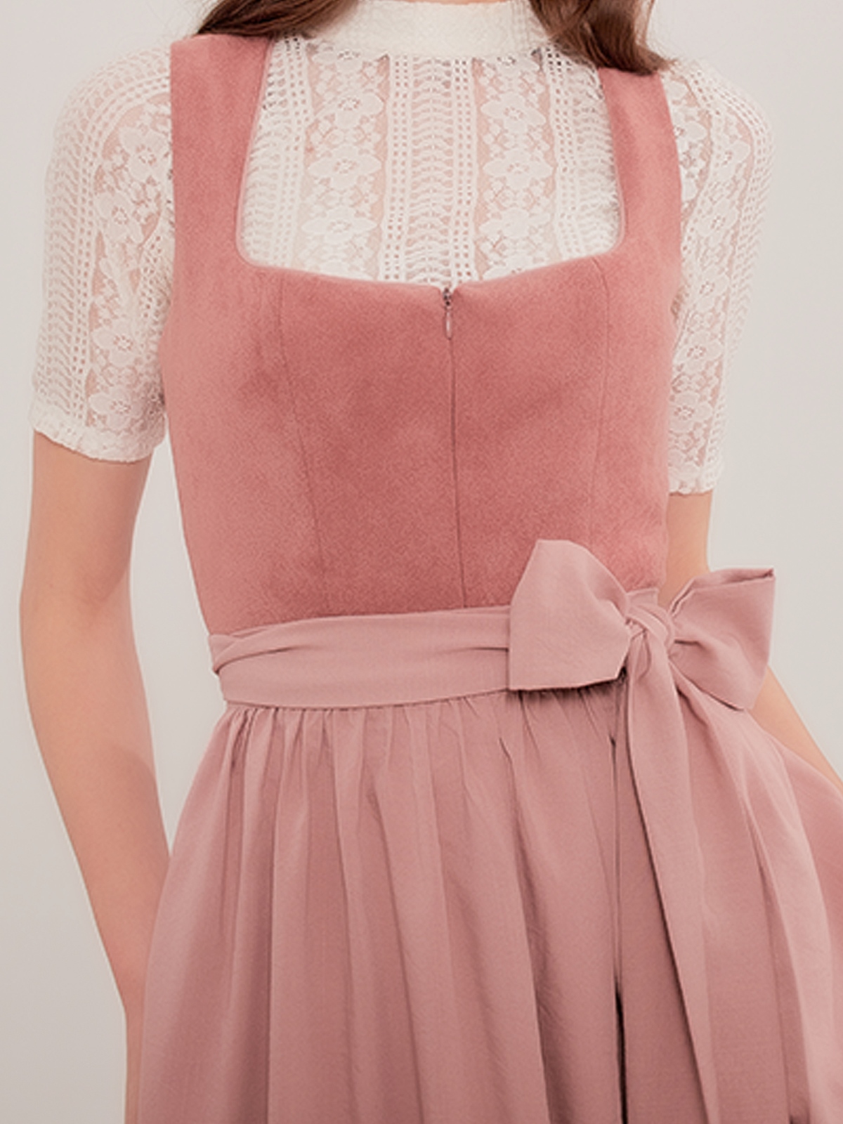 Dirndl in zarten Farben