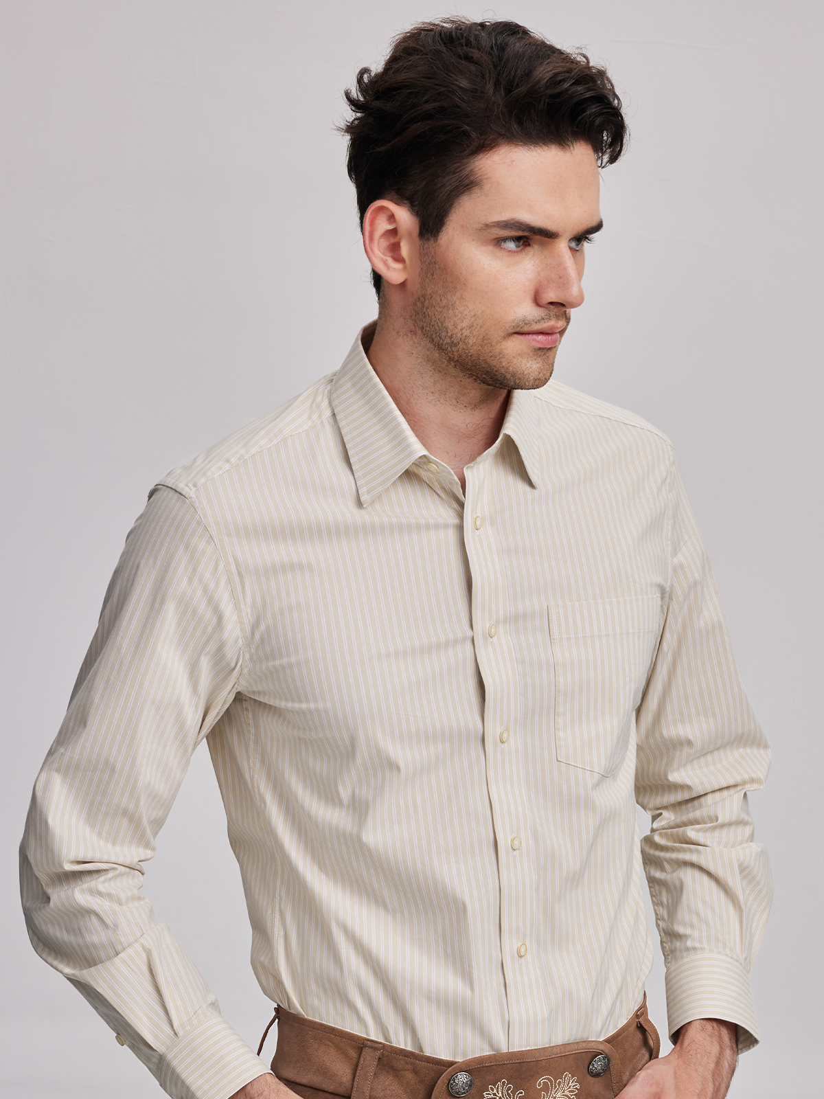 Modernes Dirndl in Gelb