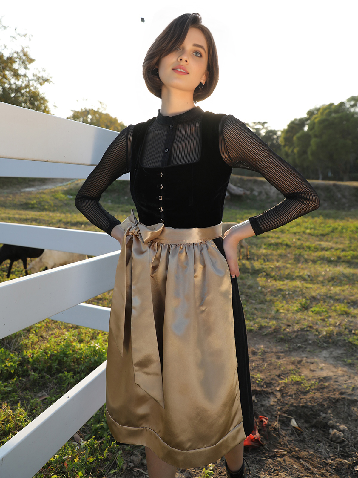 Beiges Dirndl in eleganter Ausführung