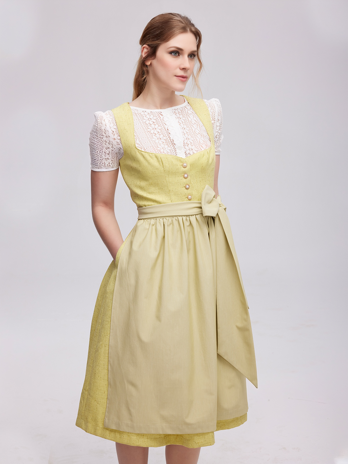 Traditionelles gelbes Dirndl mit perfekter Passform