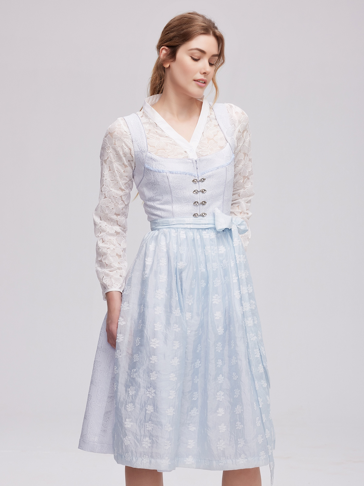 Elegantes blaues Dirndl als Inspirationsquelle