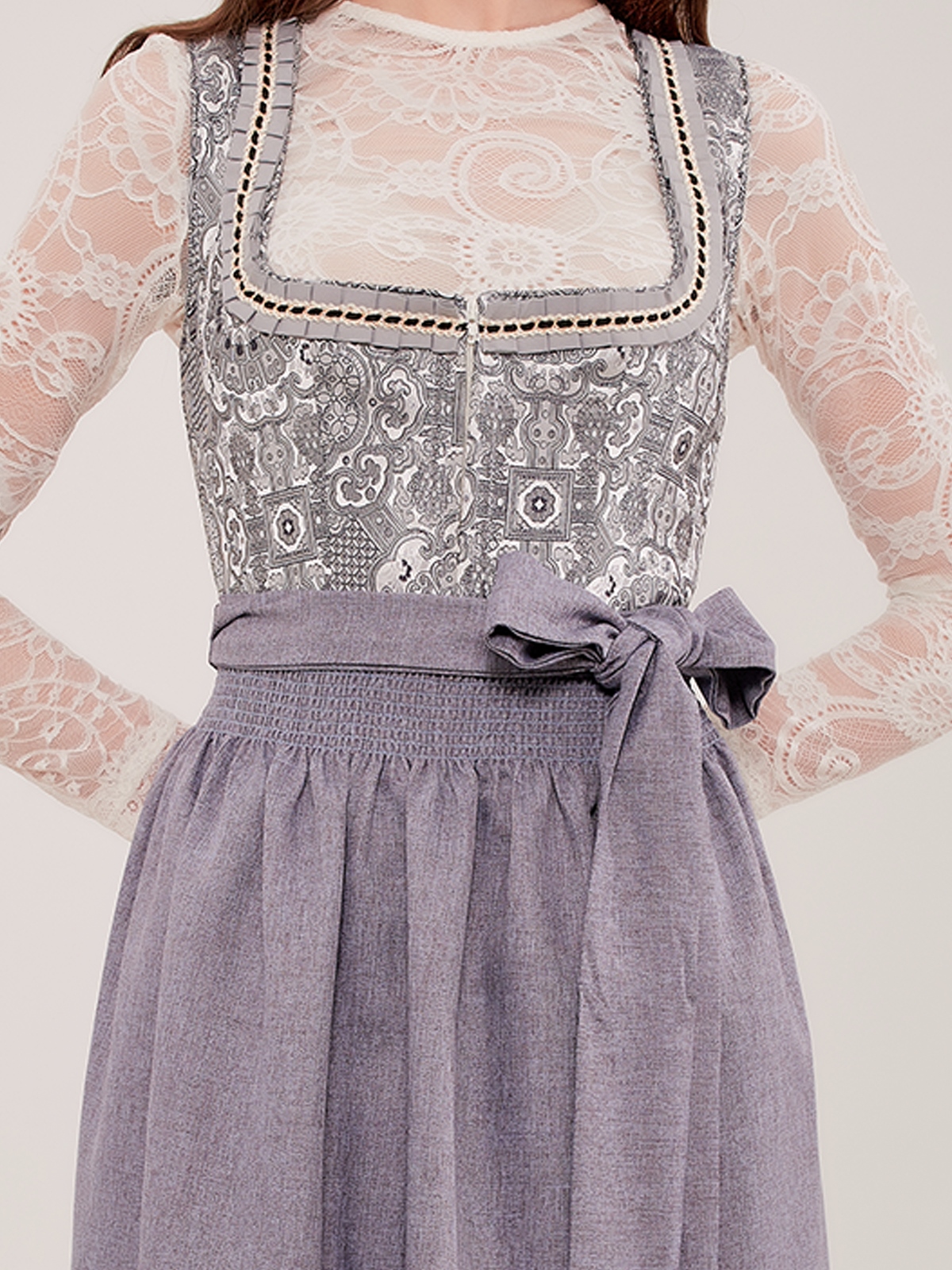 Samt Dirndl Pink – stilvolle Eleganz