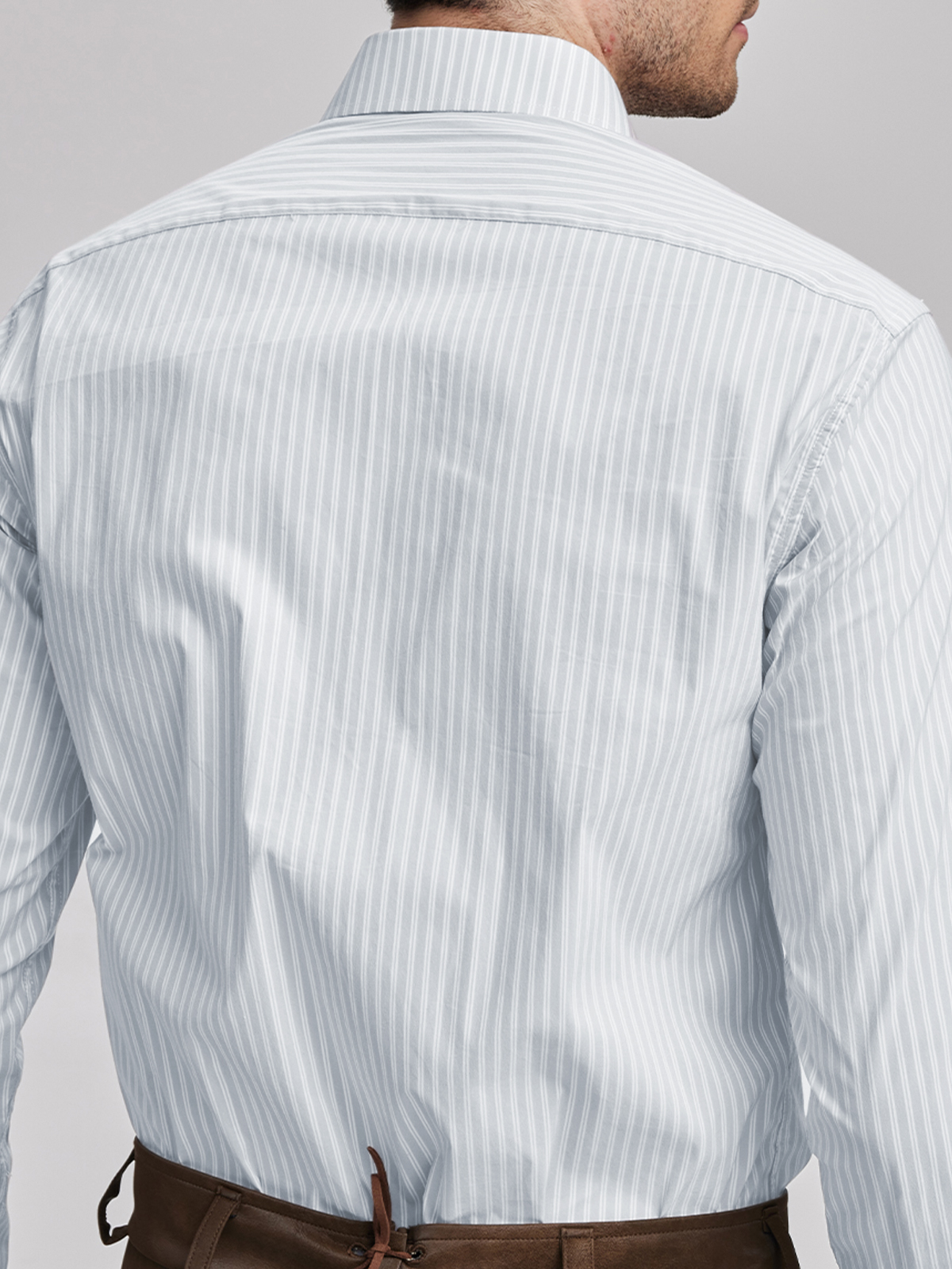 Dirndl mit grauer Bluse