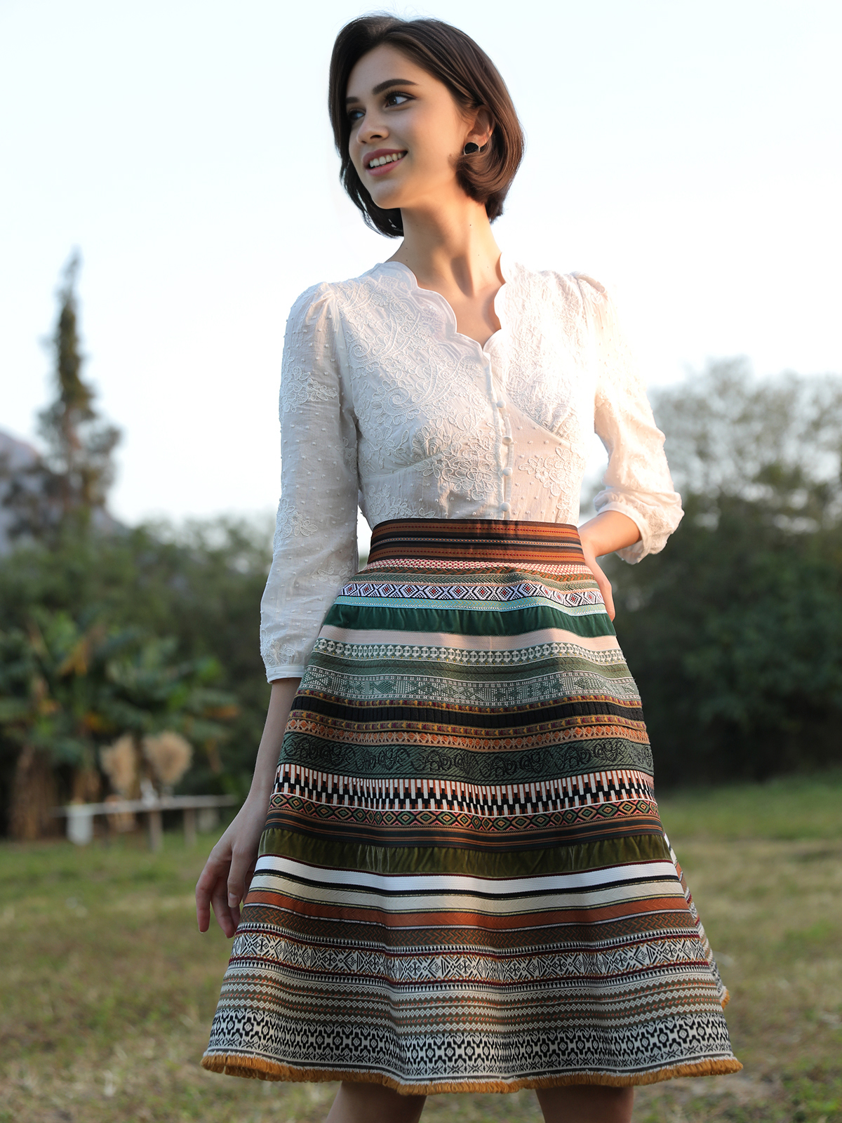 Elegantes Dirndl mit Langarmbluse