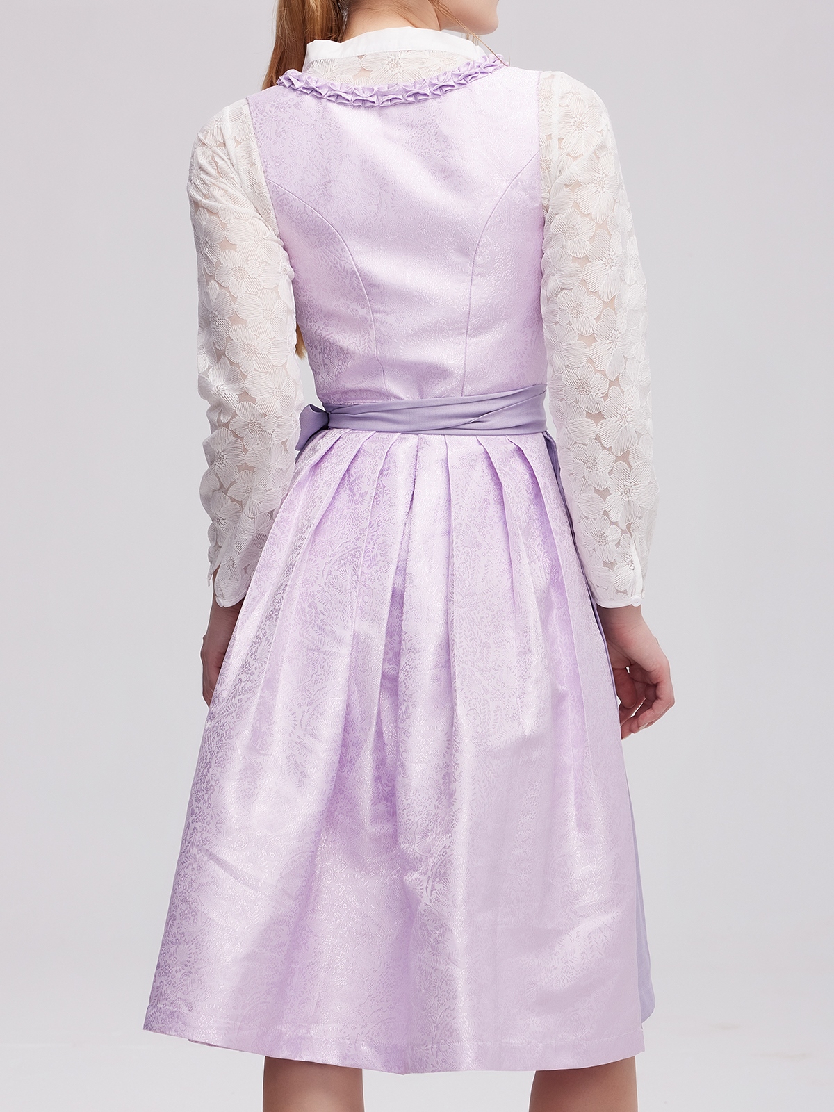 Dirndl in Lila mit passender Bluse