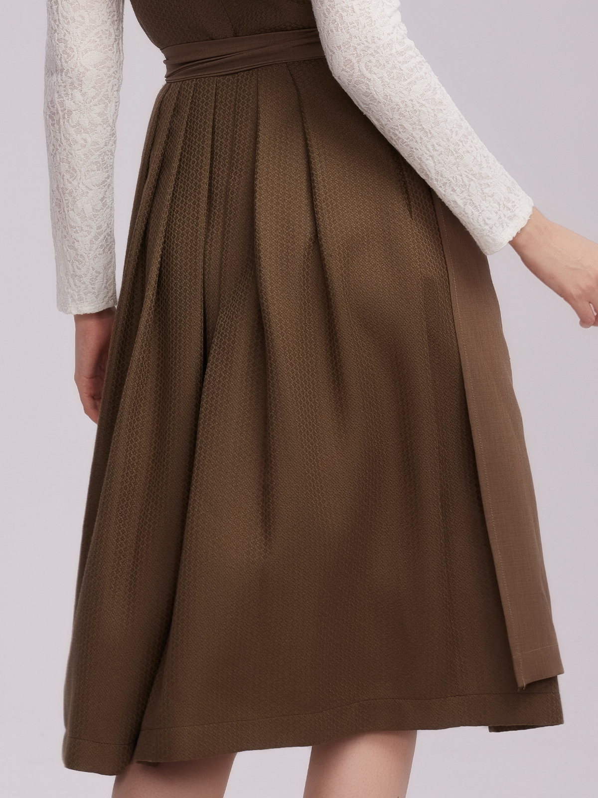 Dirndlbluse mit V-Ausschnitt in Grün