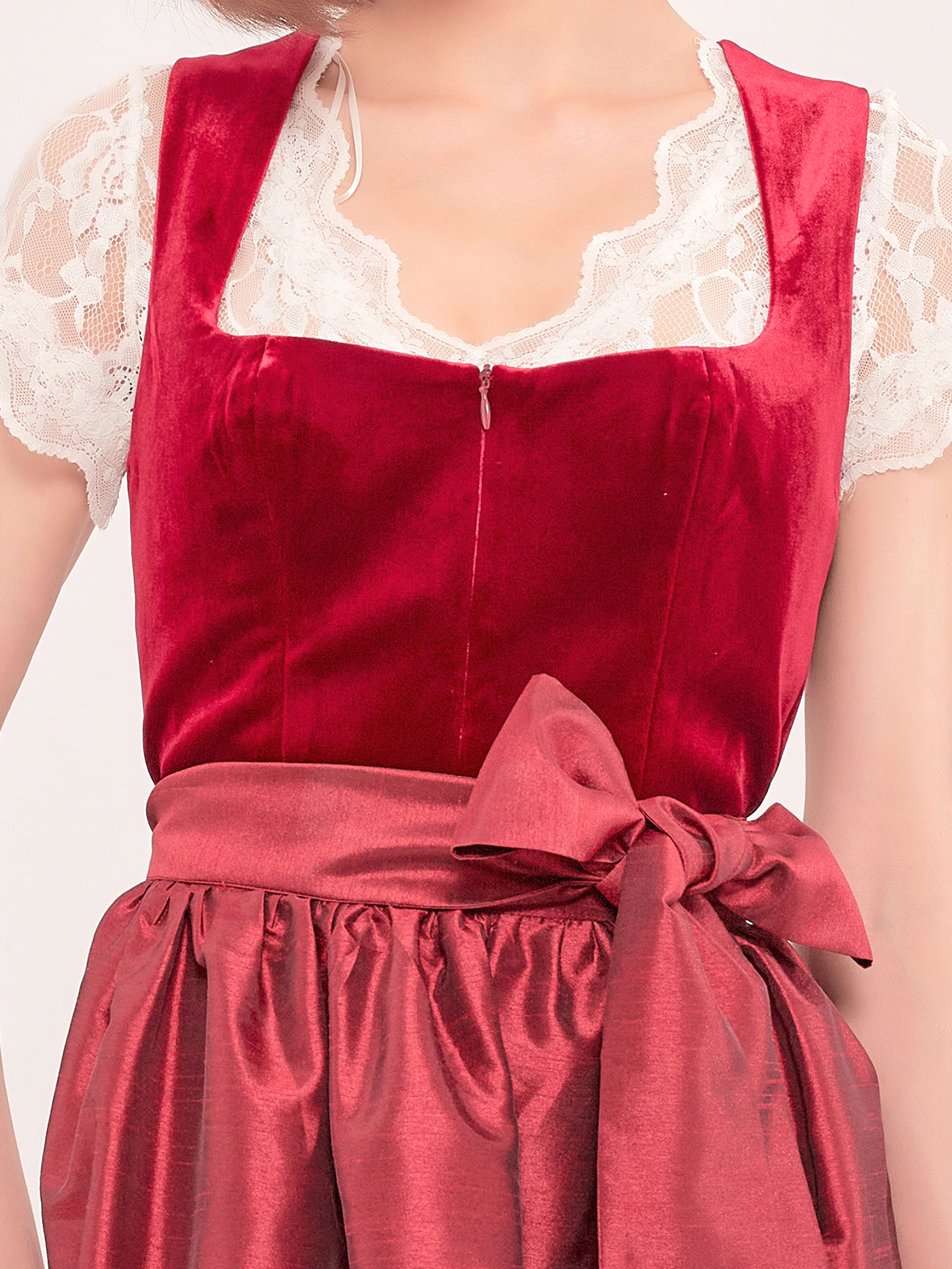 Pinkes Dirndl mit modernem Schnitt