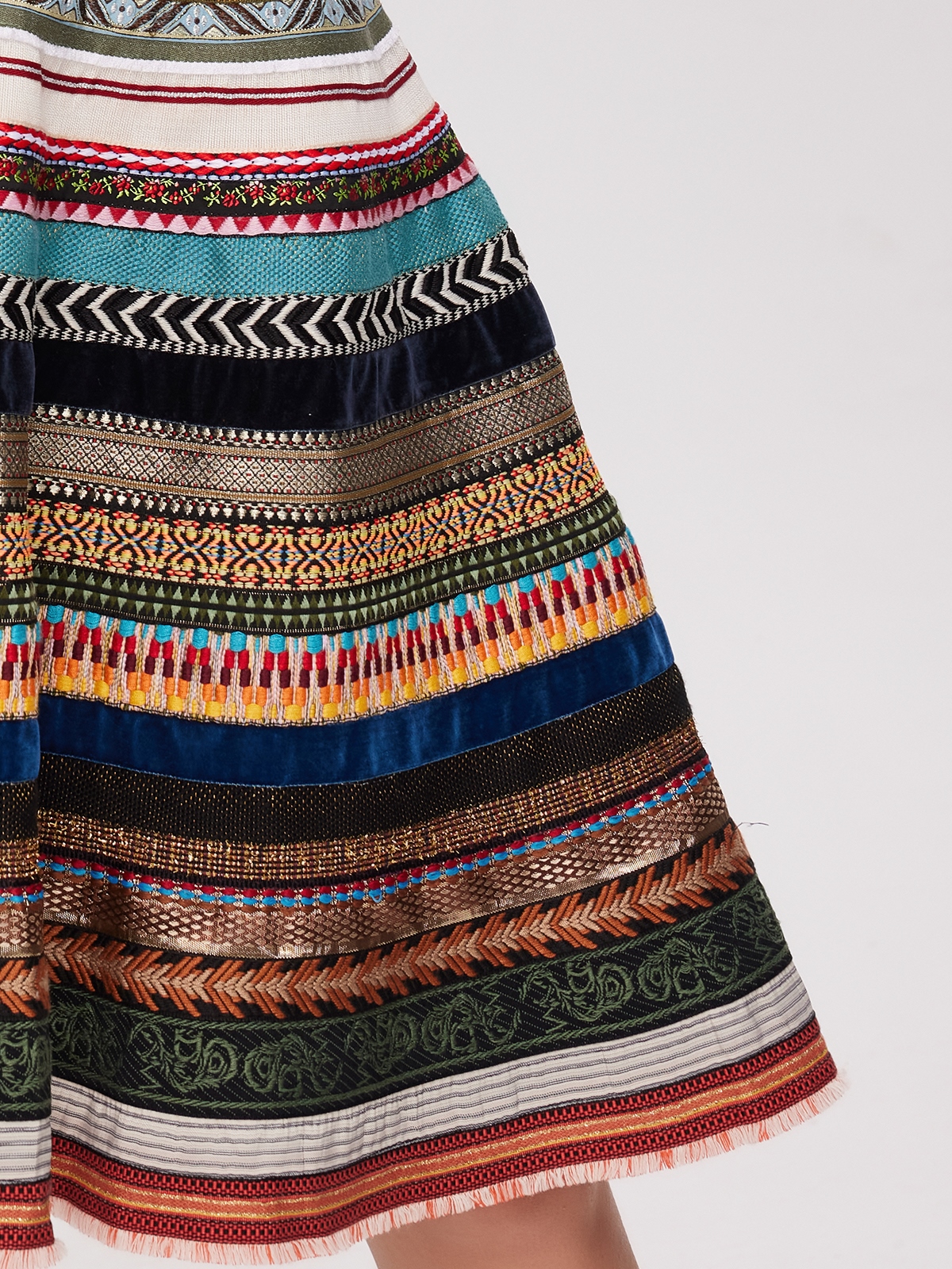 Dirndl Samt Grau in eleganter Ausführung